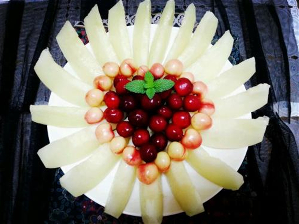 简单漂亮的水果拼盘,招待远道而来的父母