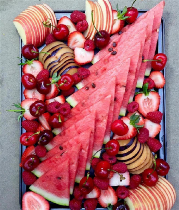 分量十足的漂亮水果拼盘,聚会招待客人还不学两招?