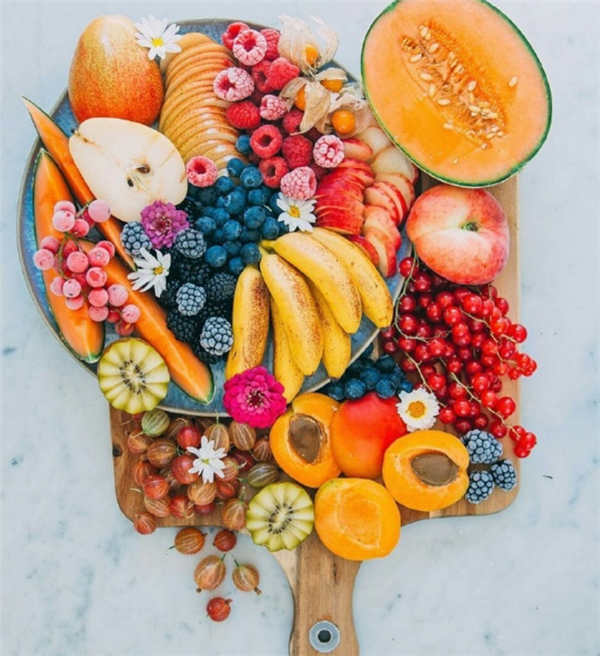 分量十足的漂亮水果拼盘,聚会招待客人还不学两招?
