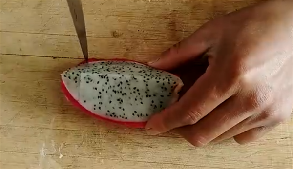 火龙果的各种切法图解,五种切法不用担心孩子吃的满脸都是啦