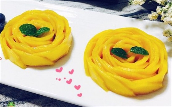 简单的水果拼盘装饰物,家人看了能胃口大开