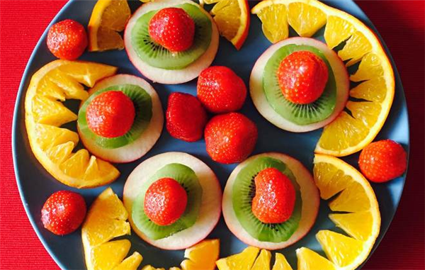 最简单漂亮的花水果拼盘图片,炎热夏日看看水果花更清爽