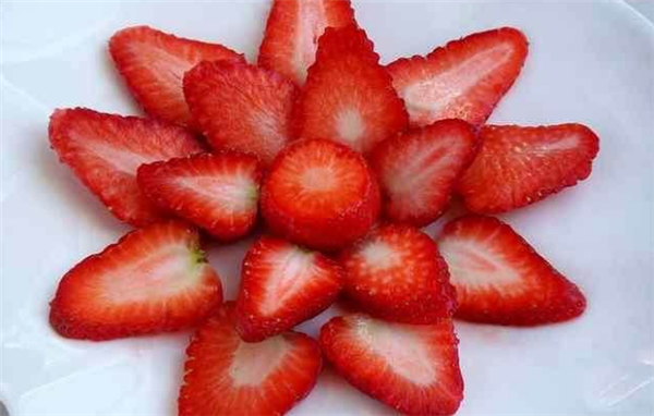 最简单漂亮的花水果拼盘图片,炎热夏日看看水果花更清爽