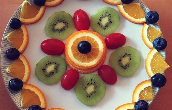 最简单漂亮的花水果拼盘图片,炎热夏日看看水果花更清爽
