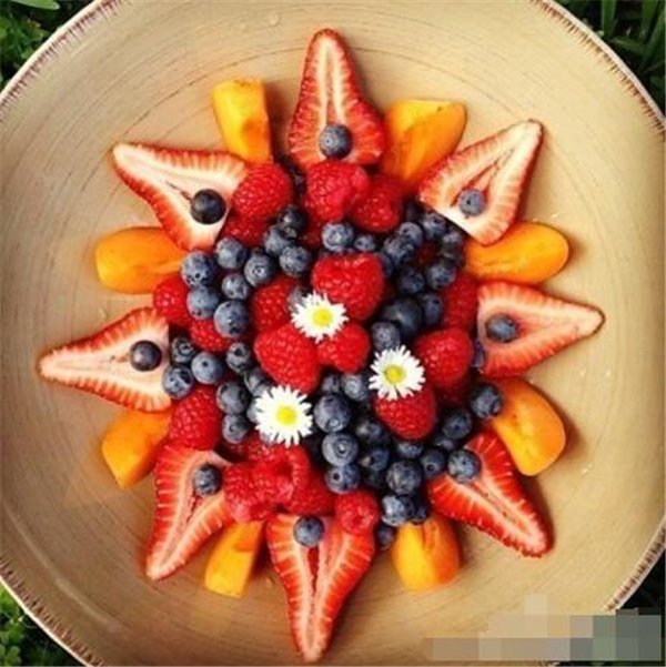两个人的水果拼盘晚餐,人少也要精致的吃水果拼盘