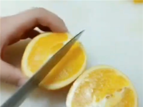 创意水果拼盘装饰(图解),用橙子制成蝴蝶美化拼盘