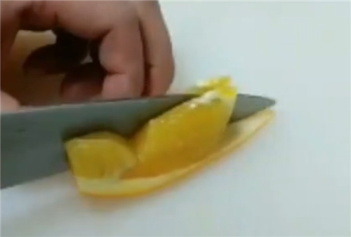 创意水果拼盘装饰(图解),用橙子制成蝴蝶美化拼盘