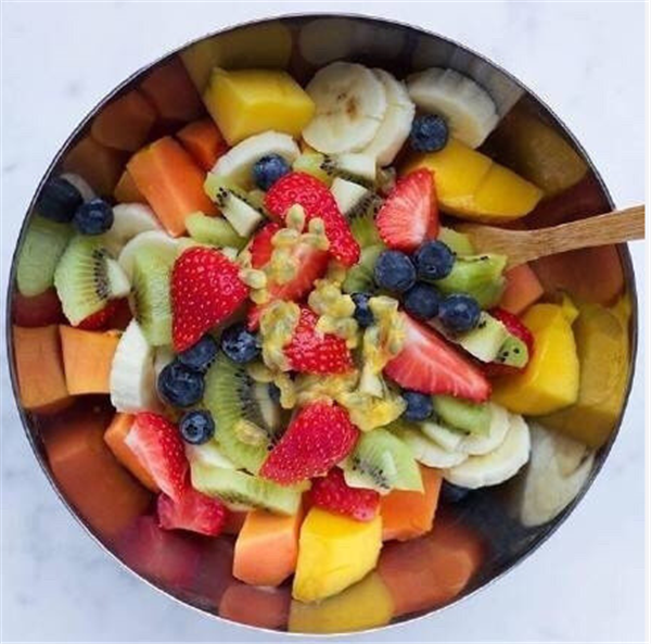 一大碗最简单漂亮的水果拼盘,这样吃根本停不下来