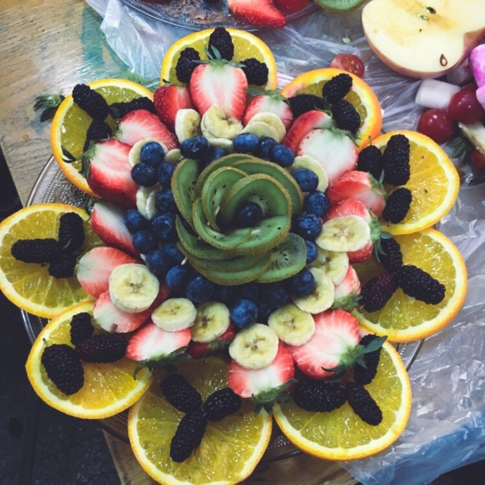 万花筒创意水果拼盘图片 看着眼花缭乱的水果拼盘