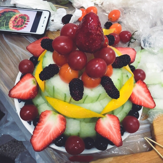 万花筒创意水果拼盘图片 看着眼花缭乱的水果拼盘