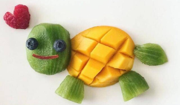 简单漂亮的幼儿水果拼盘图片,最可爱的竟然是一只黑猫