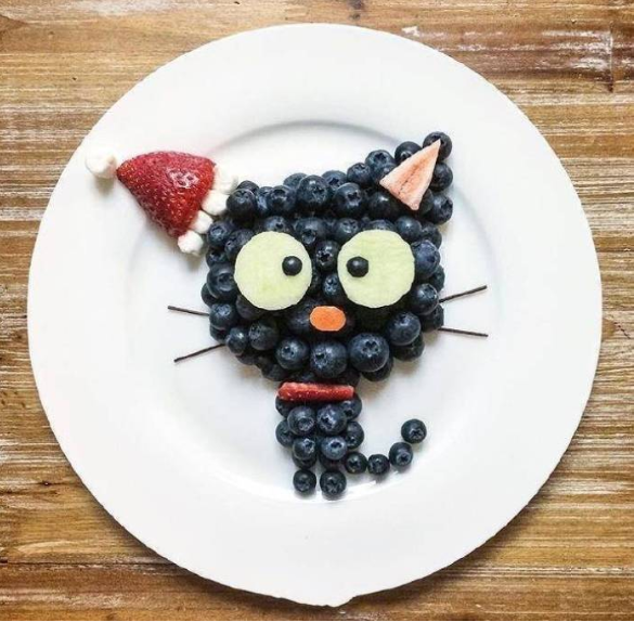 简单漂亮的幼儿水果拼盘图片,最可爱的竟然是一只黑猫