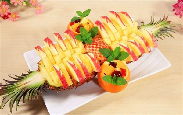代替小蛋糕的生日水果拼盘,最后一款堪称精致蛋糕
