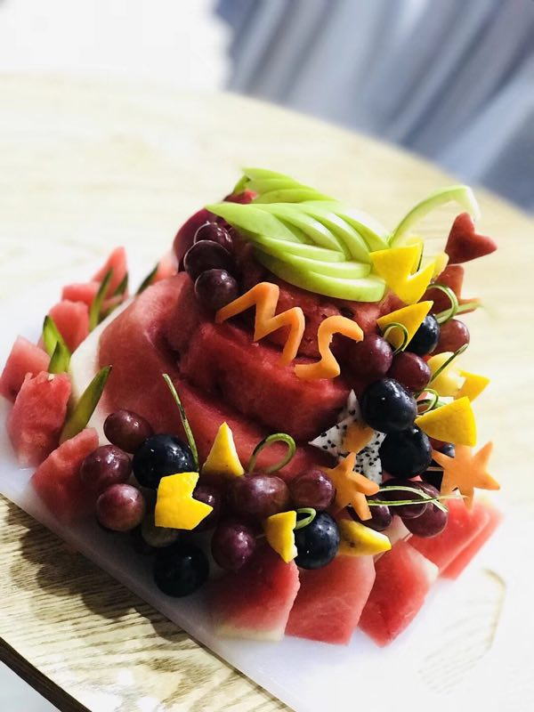 代替小蛋糕的生日水果拼盘,最后一款堪称精致蛋糕