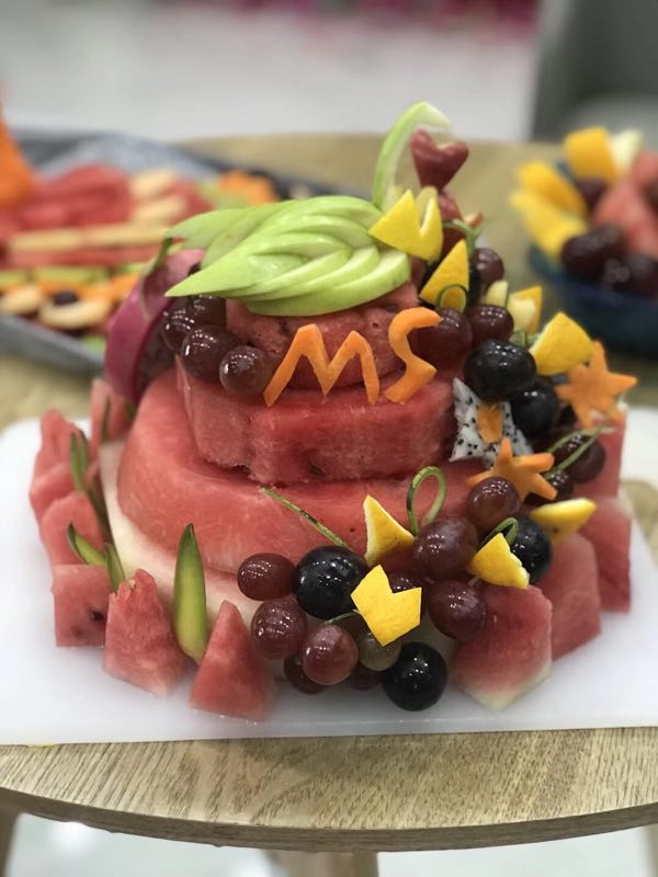 代替小蛋糕的生日水果拼盘,最后一款堪称精致蛋糕