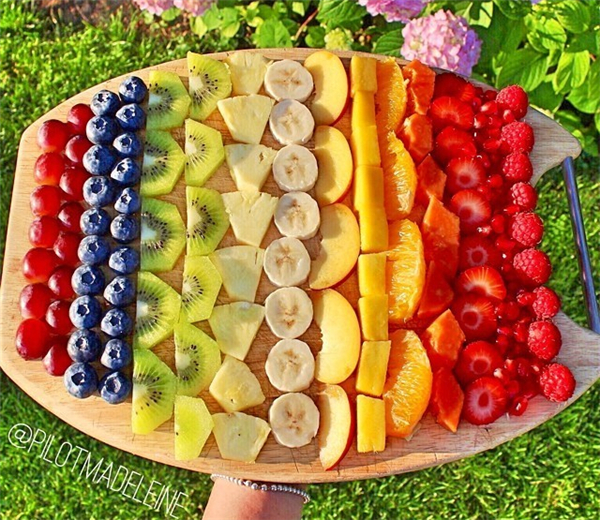 最简单漂亮的水果拼盘图片 三种缤纷彩虹水果拼盘