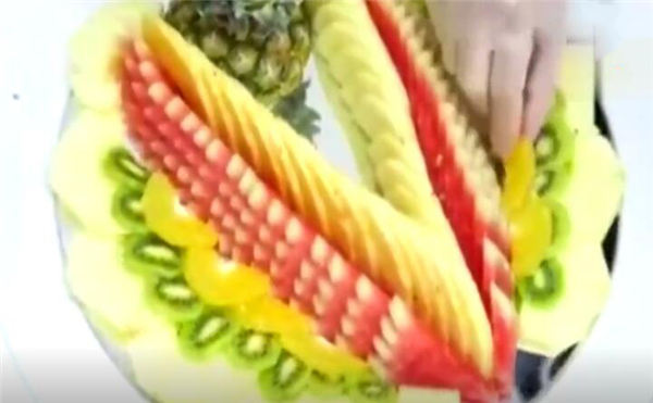 创意水果拼盘图片 超简单星级水果拼盘制作方法(图解)