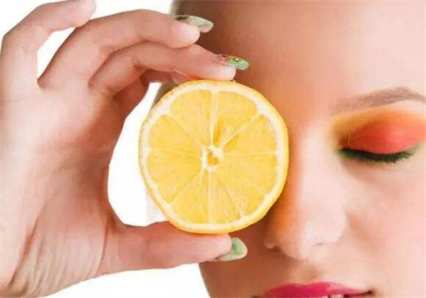 柠檬和什么一起吃美容,如何用柠檬美容