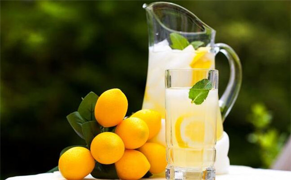 柠檬不能和什么一起吃,柠檬和什么一起吃会中毒
