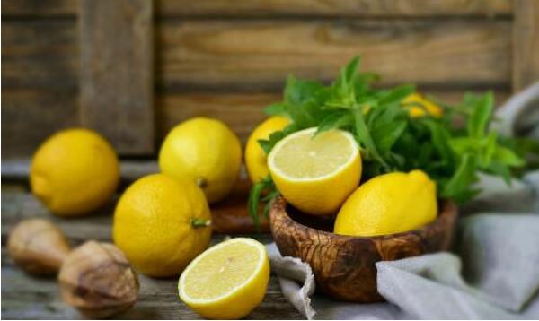 柠檬不能和什么一起吃,柠檬和什么一起吃会中毒