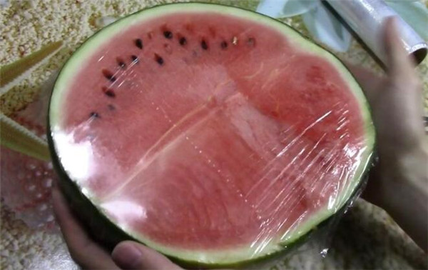 桃子和西瓜能一起吃吗,桃子和西瓜一起吃会中毒吗