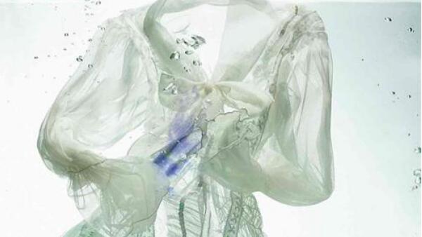 衣服上的杨梅汁怎么洗得掉,杨梅汁怎么洗才干净的生活妙招