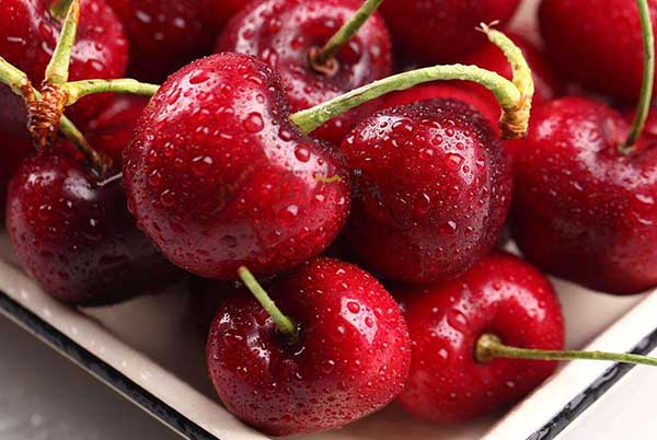 多吃樱桃上火吗,冰糖煮樱桃上火吗