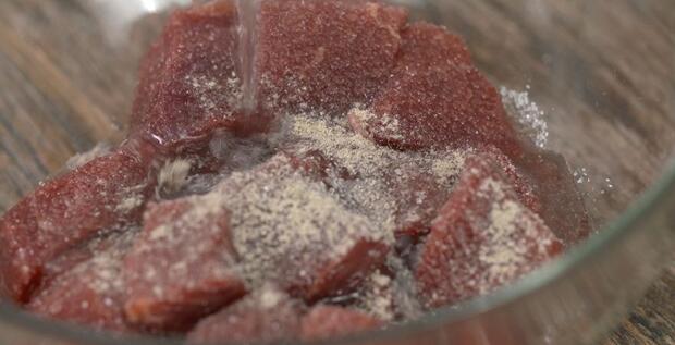 五香牛肉怎么煮,五香牛肉的做法及配料