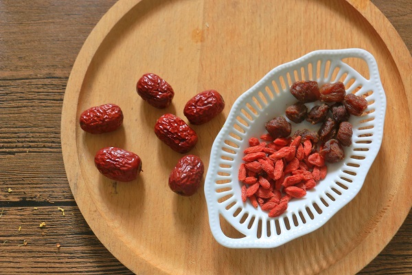 冬枣和红枣哪个更补血,红枣与冬枣的营养价值一样吗