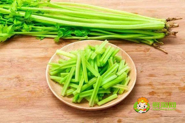 芹菜杆能蒸吗,怎么蒸芹菜叶不粘