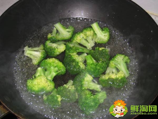 西兰花可以直接煮着吃吗,西兰花放黄怎样变绿