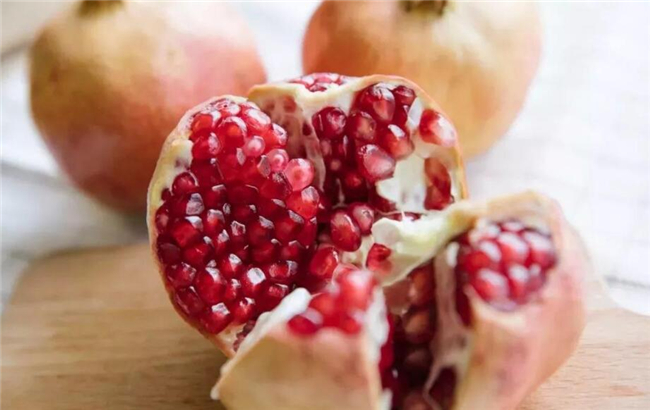 什么品种的石榴最好吃,突尼斯大红脸石榴艳压群芳