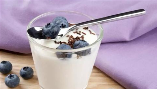 喝酸奶的最佳时间,喝酸奶的最佳时间是饭前还是饭后