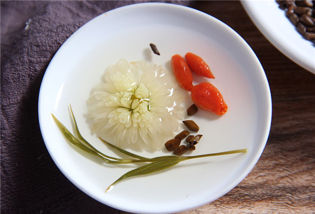 喝菊花决明子茶的功效与作用,菊花决明子茶真的能护肝吗