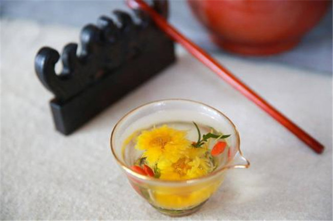 喝菊花决明子茶的功效与作用,菊花决明子茶真的能护肝吗