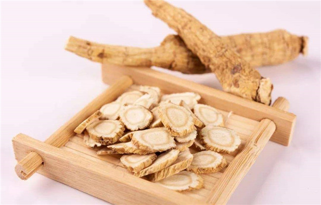 西洋参吃了对人有什么好处,西洋参有哪些功效与作用(强身健体补气血)