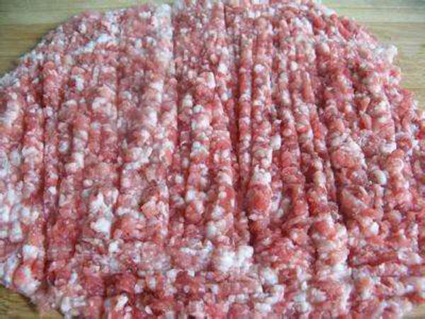 自制牛肉汉堡肉饼做法,日式美食的牛肉汉堡肉饼做法