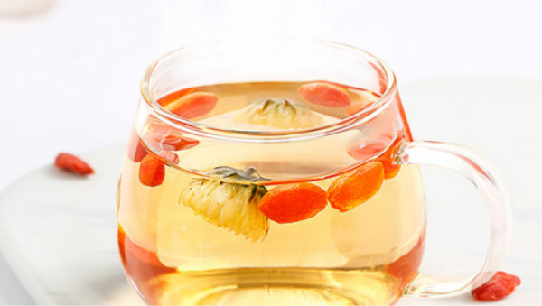 枸杞泡水喝的危害,枸杞泡水喝的功效与作用