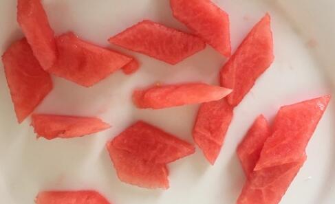 超简单的水果拼盘做法步骤 吸人眼球的西瓜小花图片